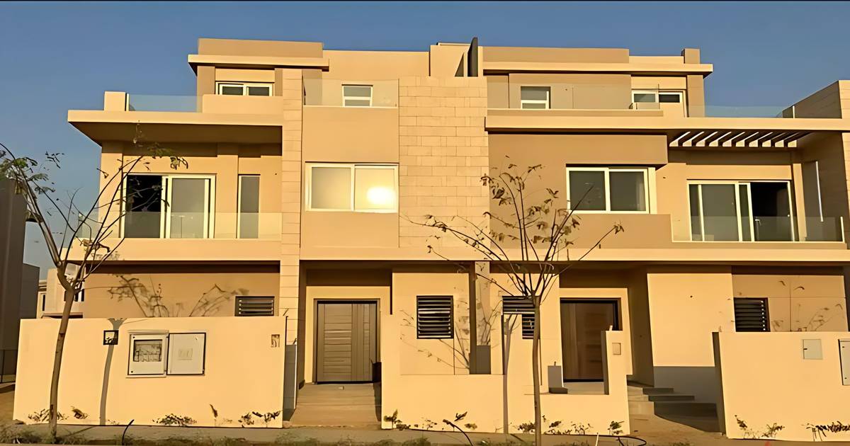 بيت تاون هاوس - جاهز للسكن - في تاوني-هايد بارك