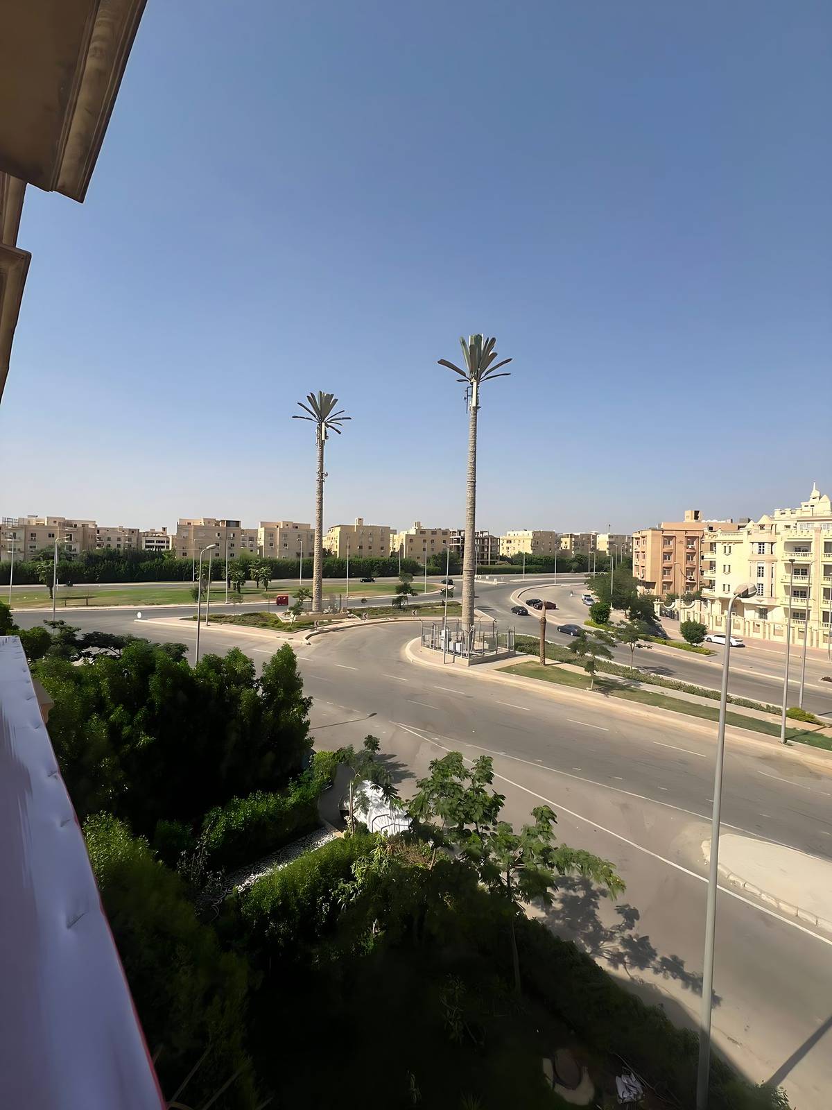 بنتهاوس للبيع في الحي السادس عشر – الشيخ زايد على المحور الرئيسي مباشرة | أمام بيفرلي هيلز | مساحة إجمالية 369م