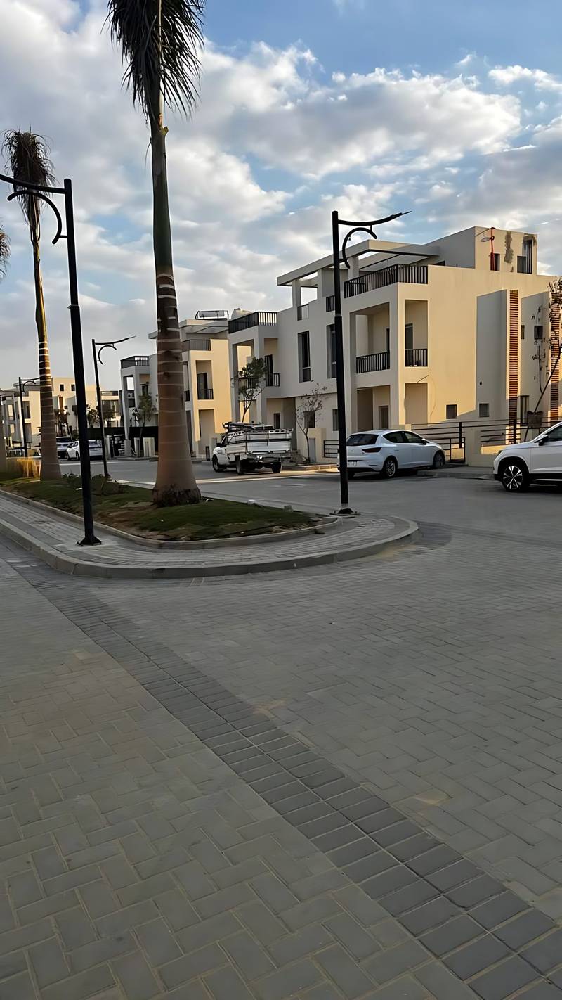 توين هاوس للبيع في كمبوند لاك فيل الشيخ زايد 85% تشطيب