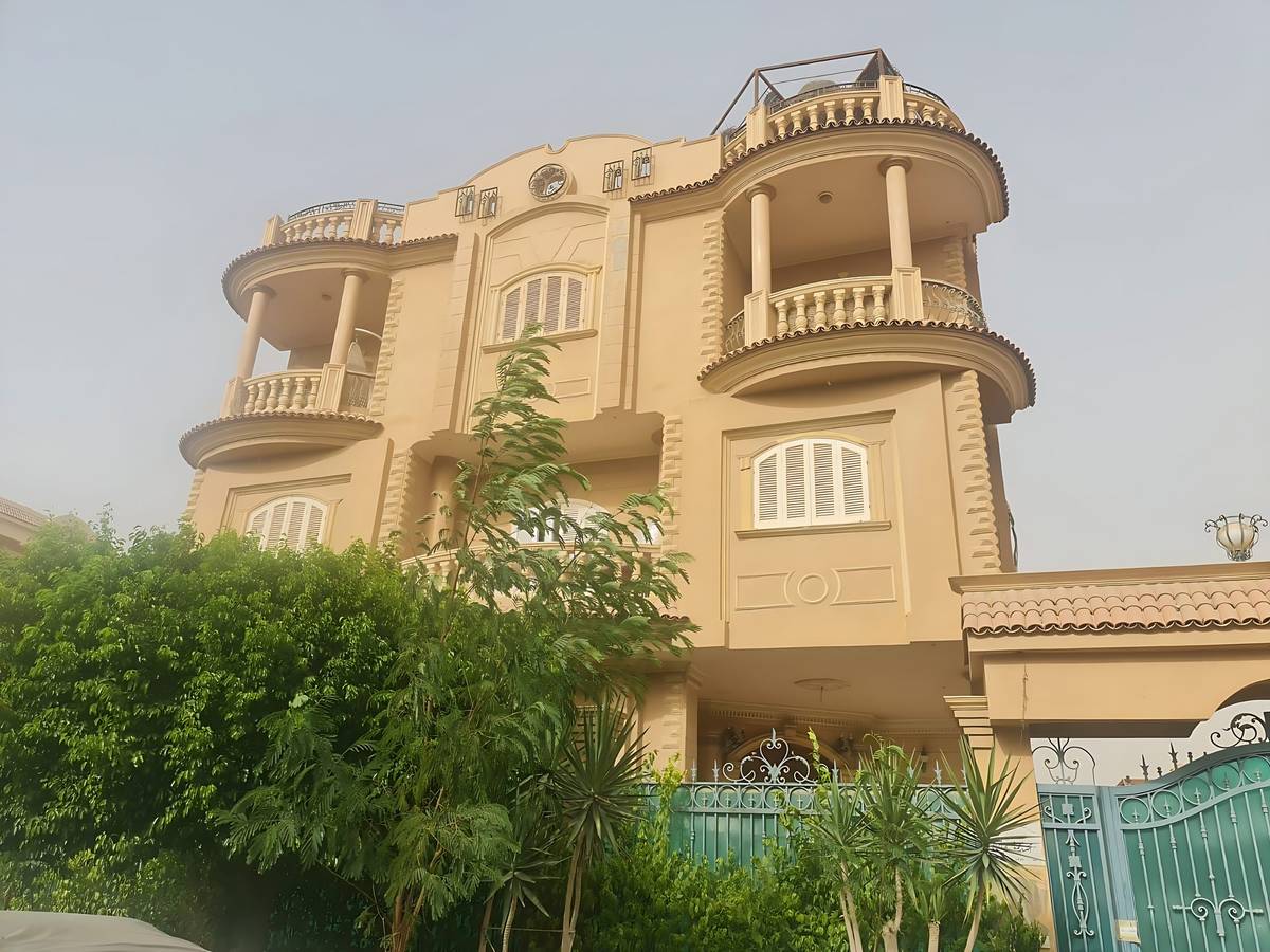 فيلا بمساحة ٦١٠ متر بغرب سوميد في ٦ اكتوبر