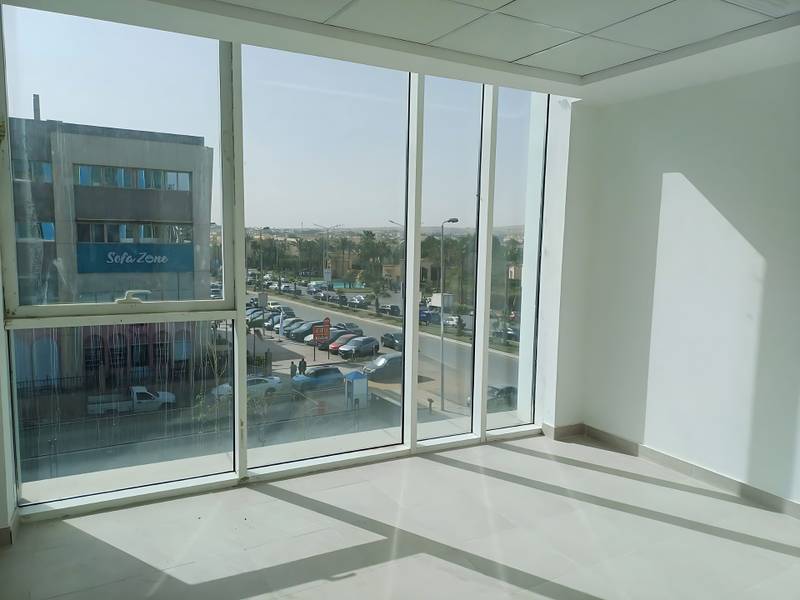 عيادة للإيجار في مول سنترو
