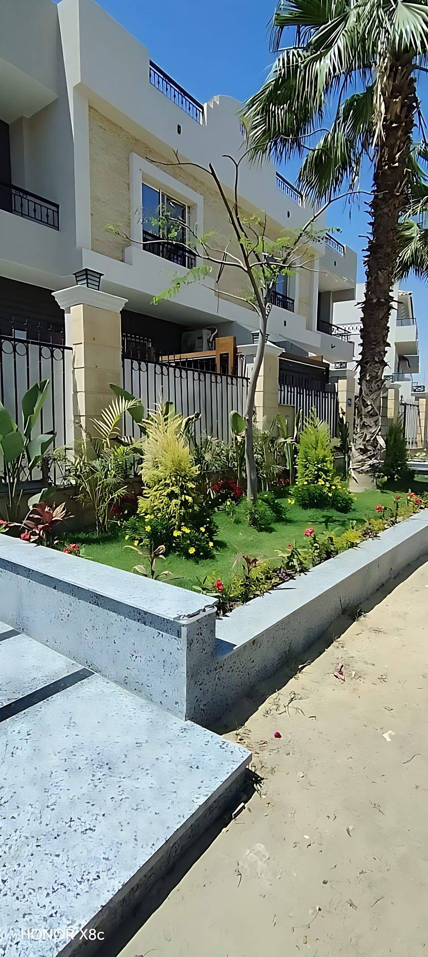 بيزمنت للبيع في الحي التاسع علي شارع البستان الرئيسي 