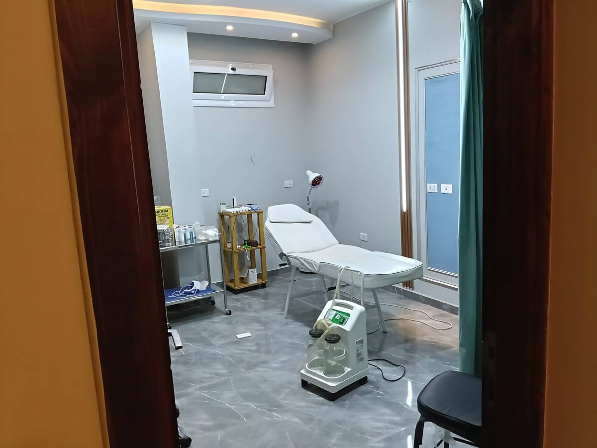 عيادة بمدخل خاص مفروشة للإيجار – الشيخ زايد – الحي 16