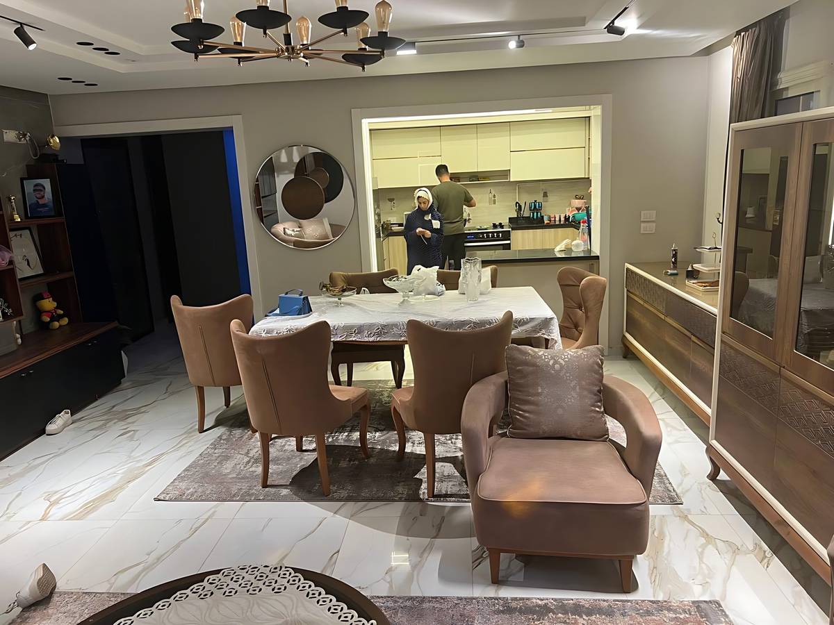 Apartment for sale in the Eighth District, Sheikh Zayed, ground floor with garden