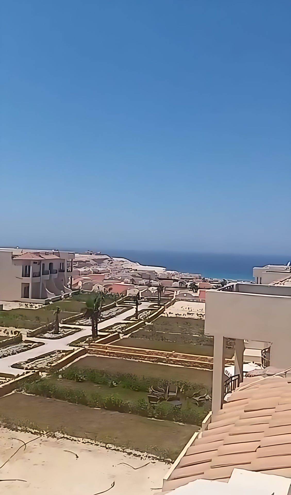 شاليه مفروش بالكامل للبيع في كمبوند كورال هيلز رأس الحكمة