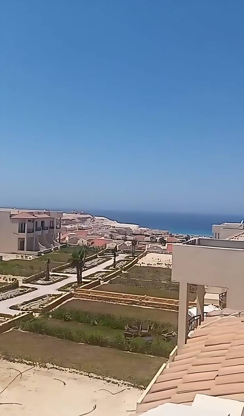شاليه مفروش بالكامل للبيع في كمبوند كورال هيلز رأس الحكمة