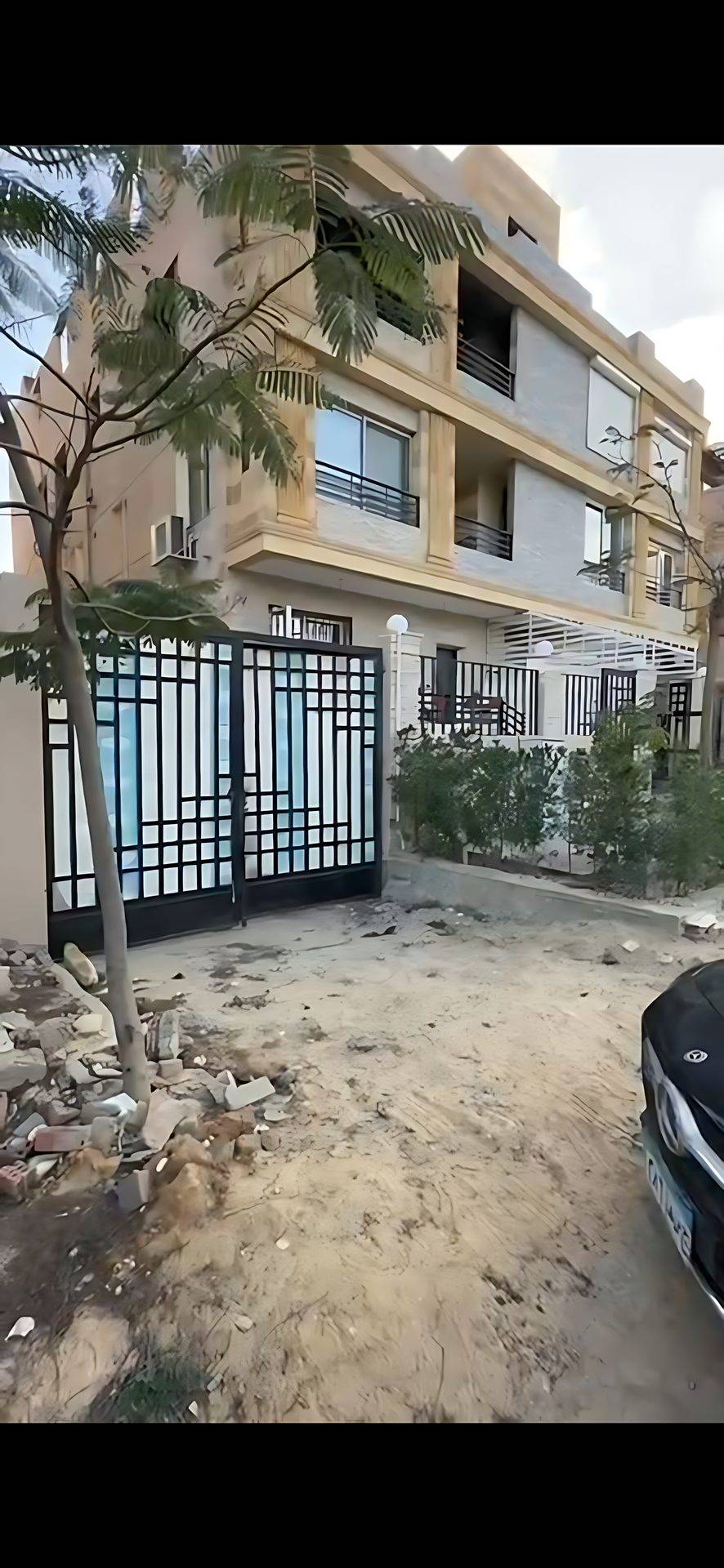 شقه مميزة للبيع ارضي بجاردن