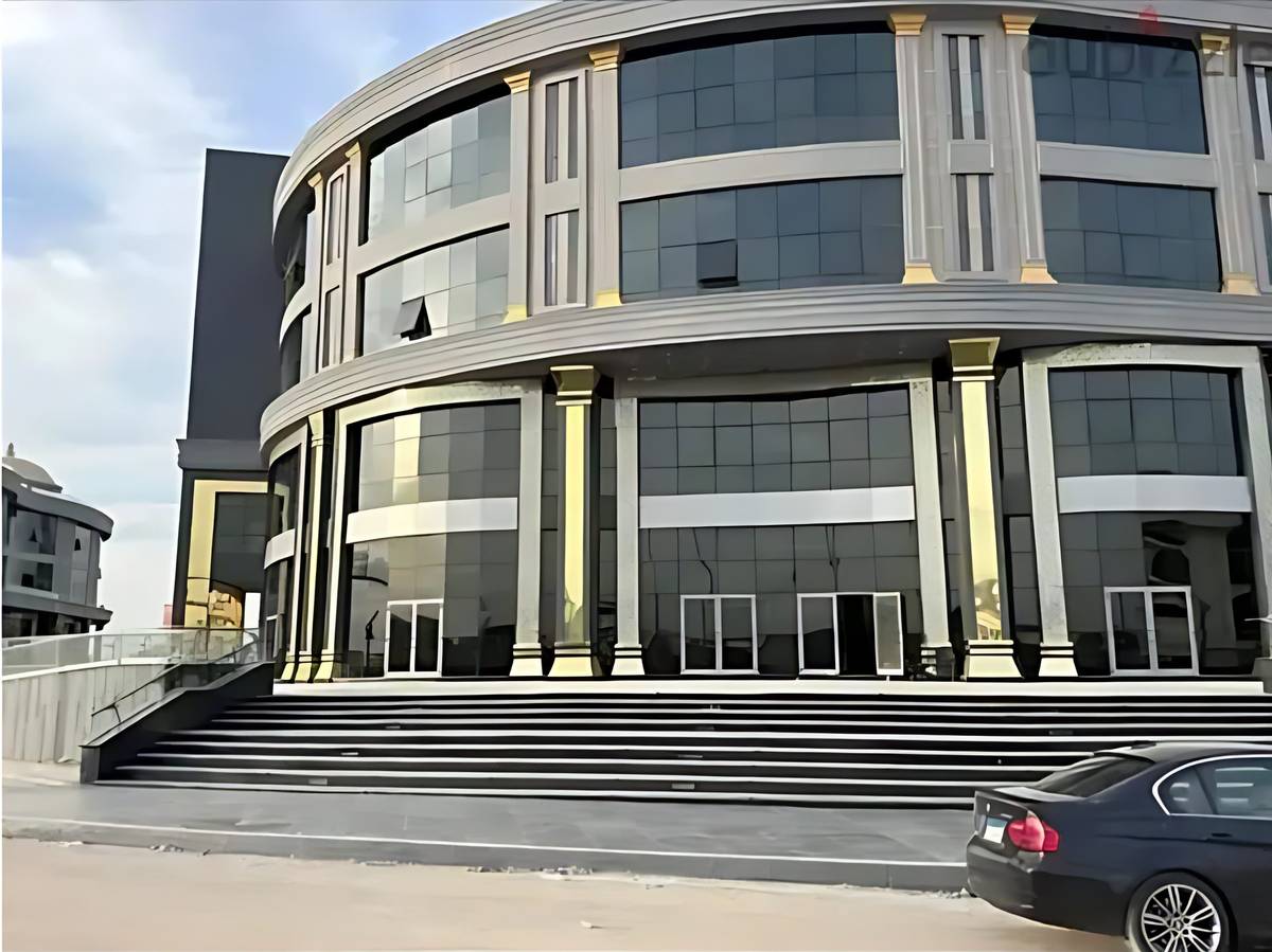 مبني تجاري للبيع في الشيخ زايد علي المحور المركزي مباشرة