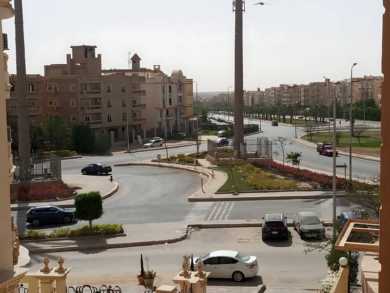 شقة للبيع في الحي ال16 الشيخ زايد امام بيفرلي هيلز