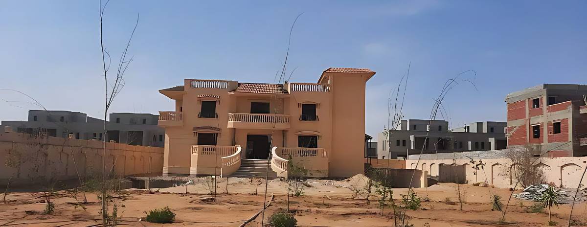 فيلا للبيع علي مساحة فدان للبيع في كومباوند كارما جيت حوض 1