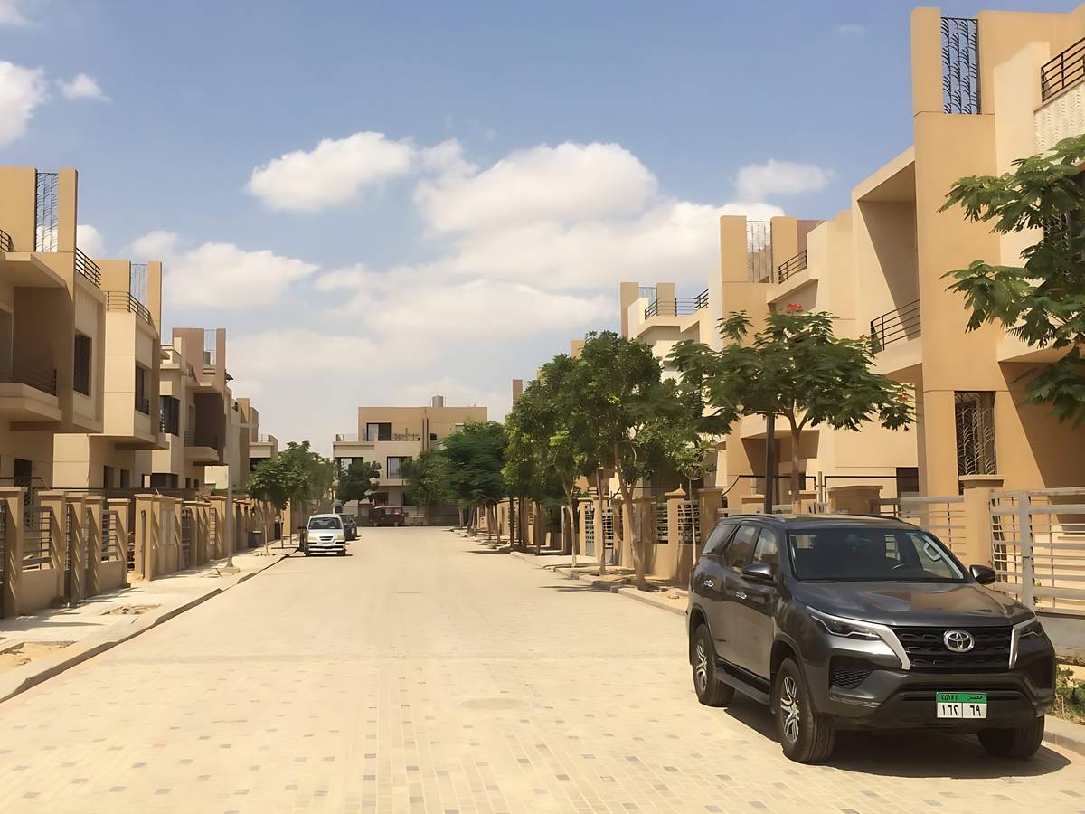شقة للبيع في كومباوند الما 220 متر