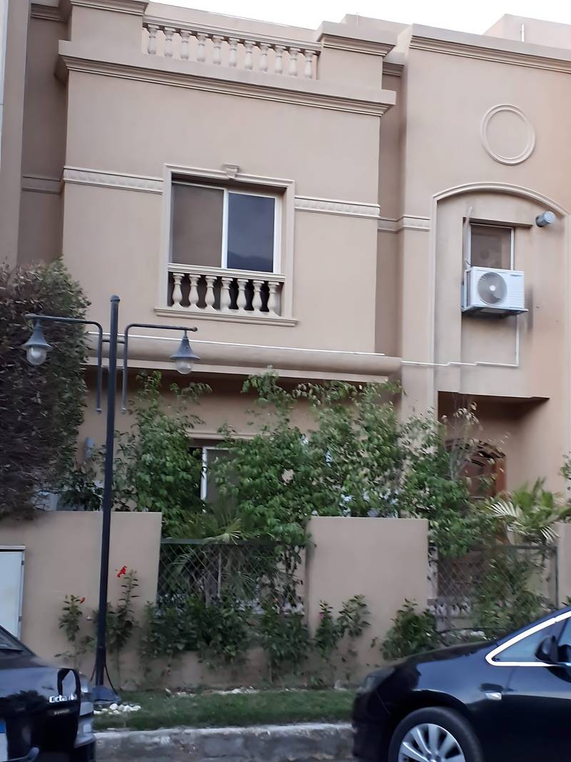 توين هاوس للايجار في كمباوند بالم فيلا التوسعات الشرقية 
