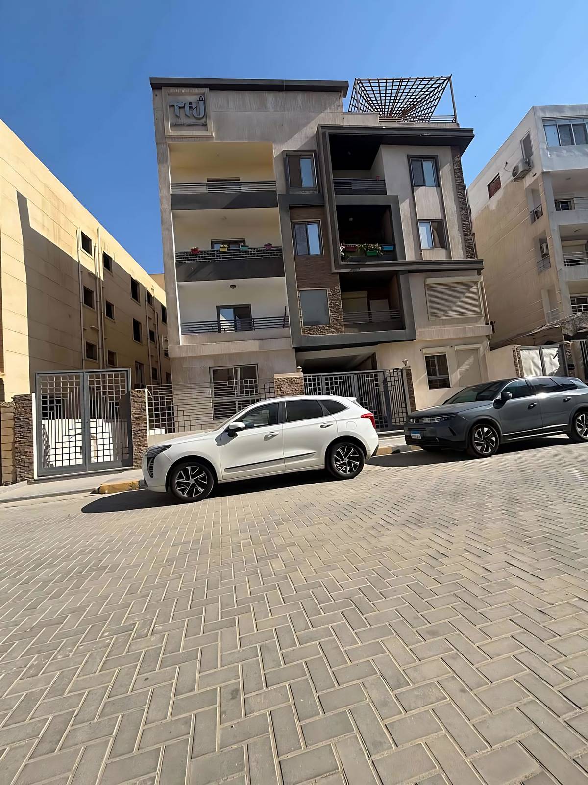 Apartment for sale in Al-Kanaria Compound; ultra-super-lux finish.