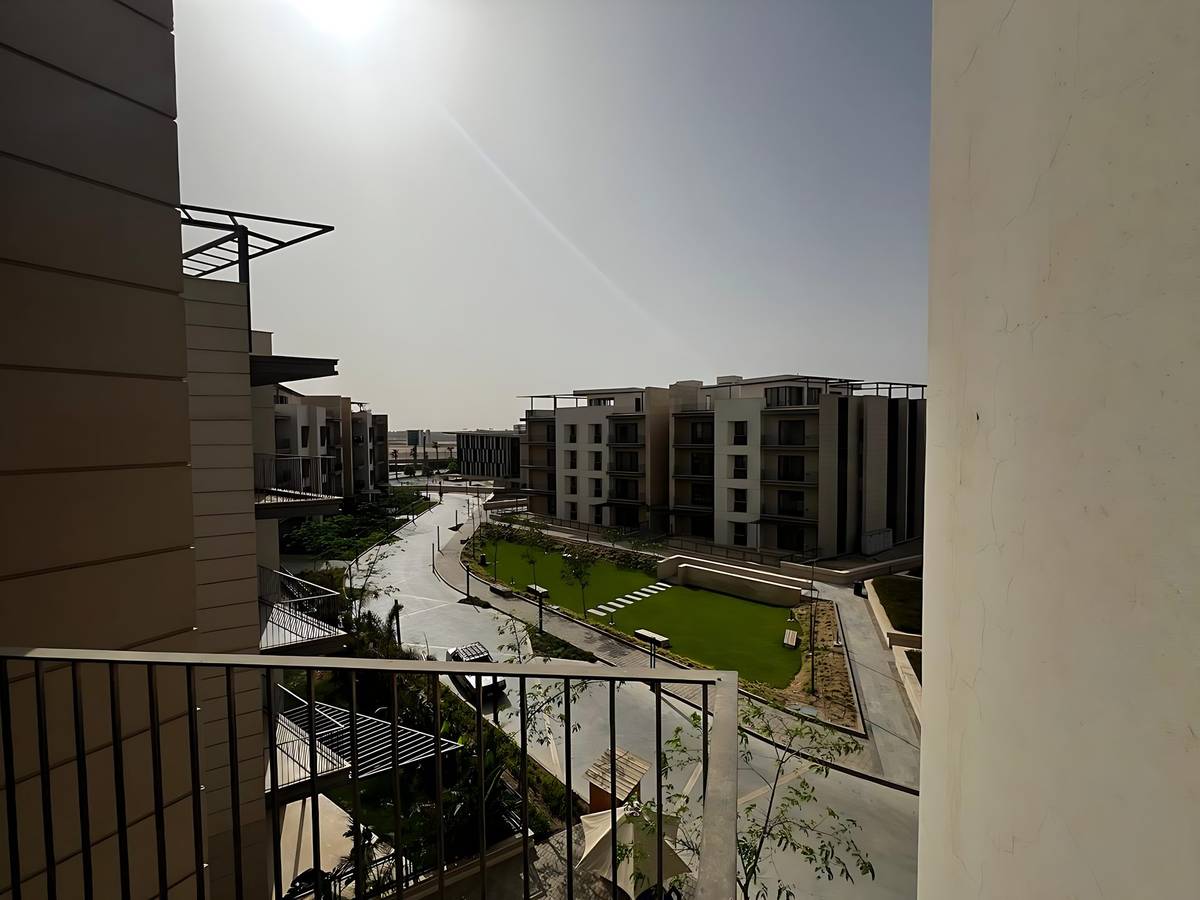 بنتهاوس للبيع في كمبوند (Six West) بيفرلي هيلز – الشيخ زايد